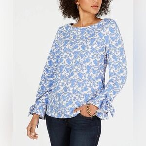 Floral Blue and White Women's Top